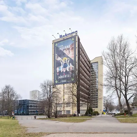 Spacious With Balcony In By Renters *