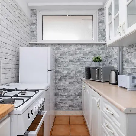 Spacious With Balcony In By Renters