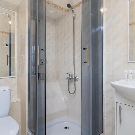 公寓 Spacious With Balcony In By Renters 卡托维兹