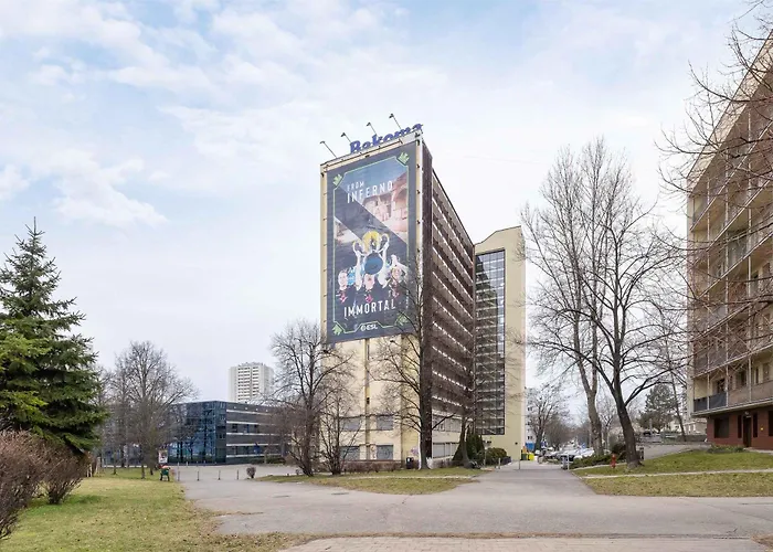 Spacious With Balcony In By Renters *