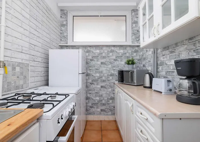 Spacious With Balcony In By Renters